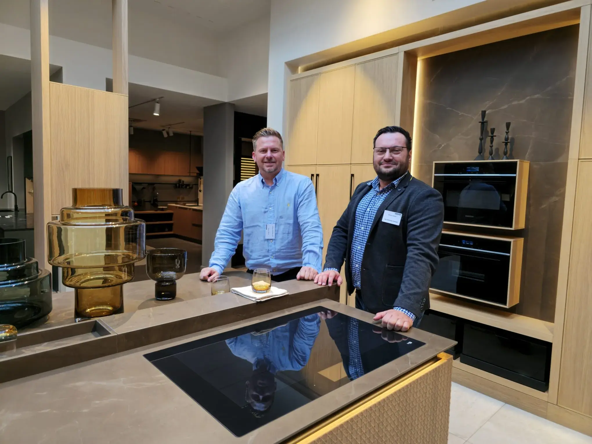 Inhaber Waldemar Peters und sein Kollege Schmidt